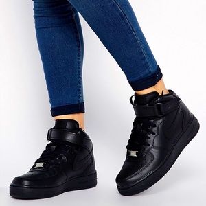 New Nike Air Force 1 High
Women's Shoes size 6.5